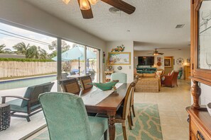 Interior - Steps to Sand! Singer Island Getaway w/ Bikes (Singer Island)