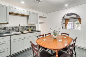 Apartment (3 Bedrooms) | Interior - Patio w/ Garden Views! Tranquil Tucson Townhome (Tucson)