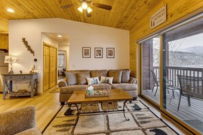 Interior - Rocky Mtn-view Retreat! Walk to Dtwn Grand Lake (Grand Lake)