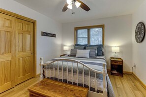 Interior - Rocky Mtn-view Retreat! Walk to Dtwn Grand Lake (Grand Lake)