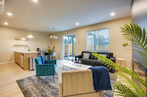 Newly Built PNW Home: 1 Mi to WSU & Med Center