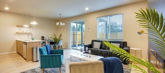 Newly Built PNW Home: 1 Mi to WSU & Med Center