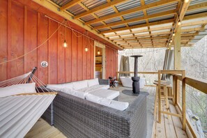 Interior - Soaking Tub! Creekside Couples Haven in Cosby (Cosby)