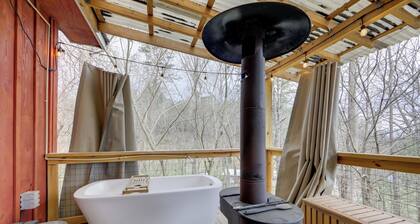 Soaking Tub! Creekside Couples Haven in Cosby