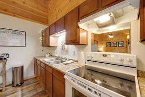 House (1 Bedroom) | Interior - Soaking Tub! Creekside Couples Haven in Cosby (Cosby)