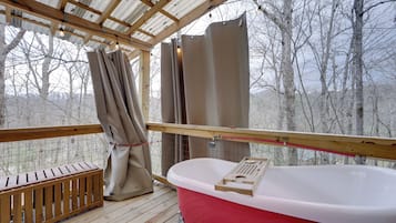 Vista frontal de la propiedad