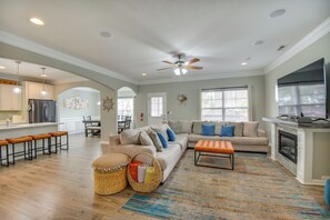 House (4 Bedrooms) | Interior - 2 Blks to Beach! Family Home w/ Hot Tub in Norfolk (Norfolk)