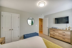 House (4 Bedrooms) | Interior - 2 Blks to Beach! Family Home w/ Hot Tub in Norfolk (Norfolk)
