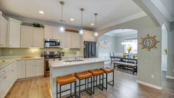 House (4 Bedrooms) | Interior