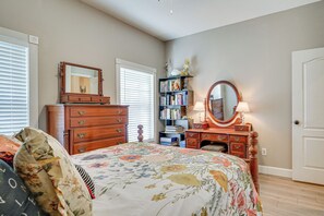 Interior - Private Pool & Lanai: Wfh-friendly Seffner Retreat (Seffner)