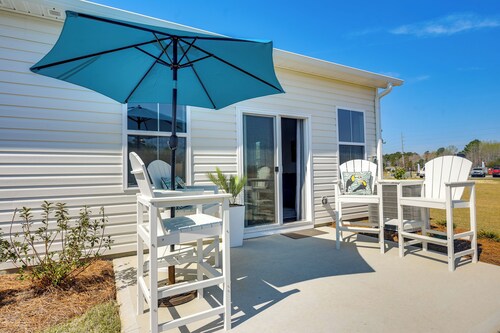 2 Mi to Ocean Isle Beach! Coastal Getaway w/ Patio