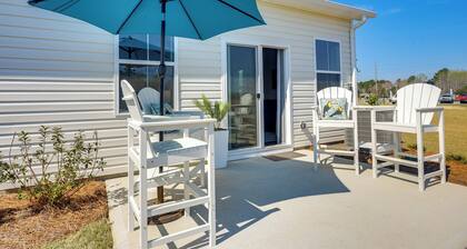 2 Mi to Ocean Isle Beach! Coastal Getaway w/ Patio
