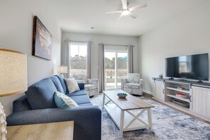 Apartment (3 Bedrooms) | Interior - 2 Mi to Ocean Isle Beach! Coastal Getaway w/ Patio (Ocean Isle Beach)