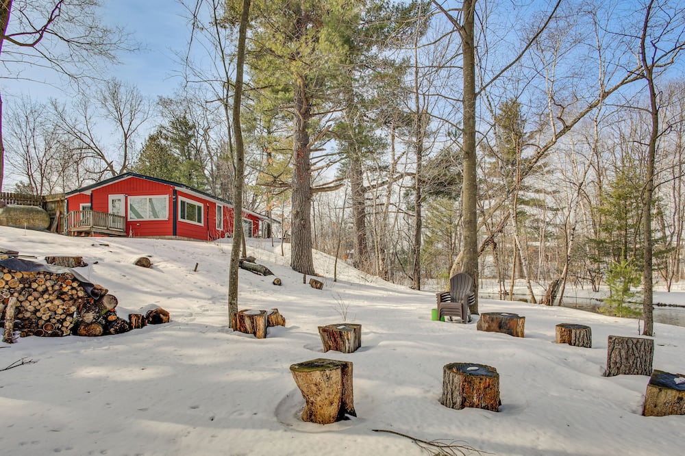 Group Friendly! Riverfront Waupaca Retreat w/ Yard - Custer, WI