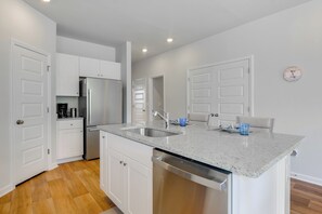 Apartment (3 Bedrooms) | Interior - Near Golf! Family Escape 6 Mi to Ocean Isle Beach (Ocean Isle Beach)