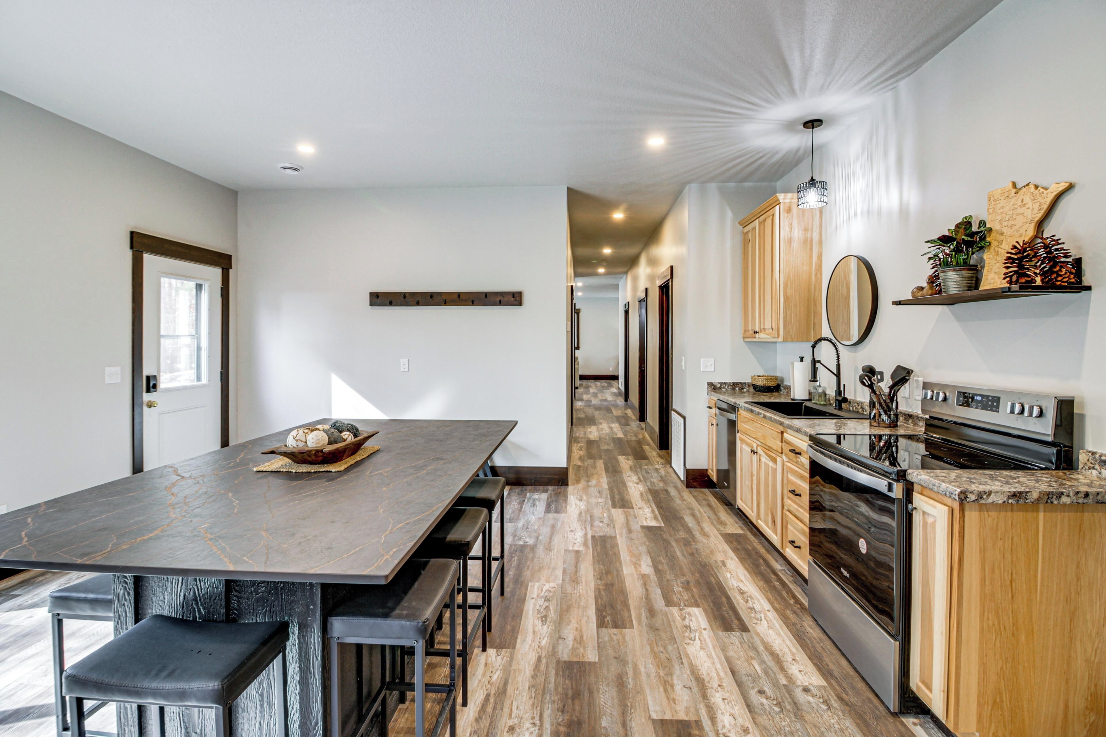 House (3 Bedrooms) | Interior