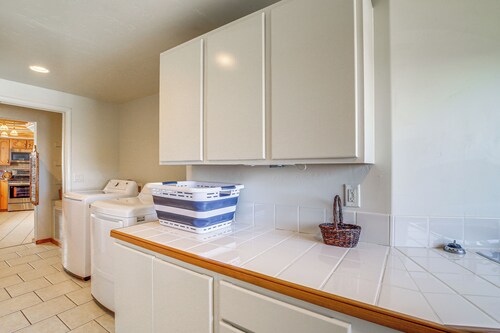 Golfer's Haven! Mtn-view Dewey Gem w/ Pool Access