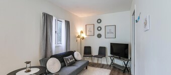3 Mi to Belmont Stakes! Pet-friendly Home w/ Patio