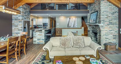 Sauna & Pool Table: Family Home on Lake Chicagon