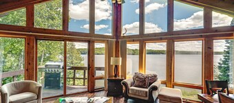 Sauna & Pool Table: Family Home on Lake Chicagon