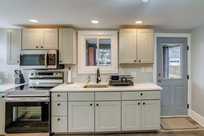 Interior - Hudson Valley Retreat! Convenient Apt in Kingston (Kingston)