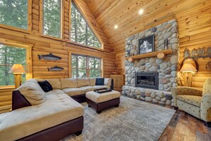 House (3 Bedrooms) | Interior - 1 Mi to Cle Elum Lake! Family Cabin w/ Game Room (Cle Elum)