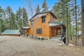 House (3 Bedrooms) | Interior - 1 Mi to Cle Elum Lake! Family Cabin w/ Game Room (Cle Elum)