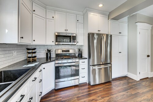 Walk to Dtwn & Rail Trail: Family Home in Lebanon