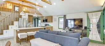 Lakeside Charm! Updated Home Near Mtn Creek Resort