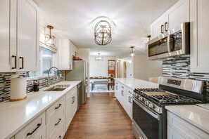 Interior - Luxury Tacoma Home Near Waterfront & Golfing! (University Place)