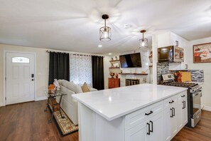 Interior - Luxury Tacoma Home Near Waterfront & Golfing! (University Place)