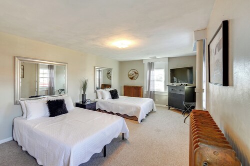 Walk to Parks & Dining! Spacious New London Escape