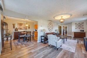 Interior - Walk to Parks & Dining! Spacious New London Escape (New London)