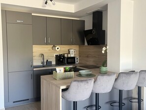 Apartment | Private kitchen - Apartment Mariner 2 With Heated Pool (Nin)
