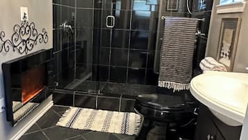 Bruser, hårtørrer, håndklæder, Sæbe