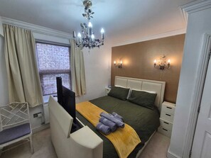 2 habitaciones, tabla de planchar con plancha y wifi gratis 