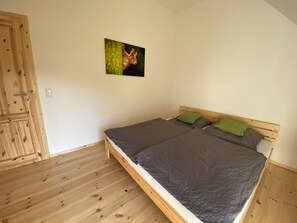 3 makuuhuonetta, vauvan matkasänky, ilmainen Wi-Fi, vuodevaatteet