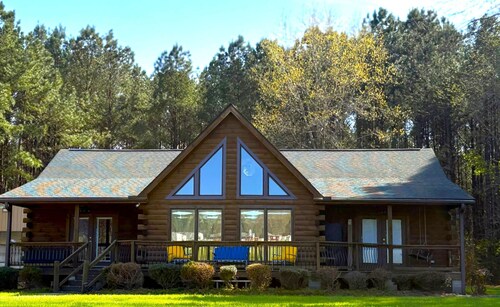Log Cabin 6 minutes from Haliwa-Saponi Powwow