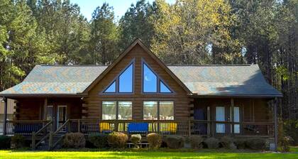 Log Cabin 6 minutes from Haliwa-Saponi Powwow