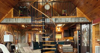 Log Cabin 6 minutes from Haliwa-Saponi Powwow