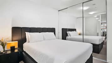 1 bedroom, bed sheets