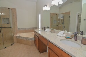 Hair dryer, towels - Loma Vista Escape - 4BR Pool Home Near Disney, Golf & Shopping (Davenport)