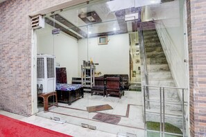 House | Reception - Super Hotel O Mathura (Mathura)