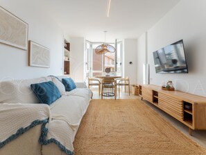 TV - Modern apartment, central sea view - 5 guests (Cambrils)