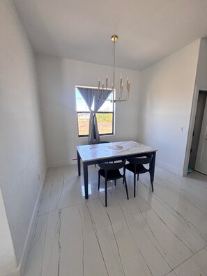 Dining - Spacious 4-bedroom tranquil escape Lehigh Acres Near the Forum (Lehigh Acres)