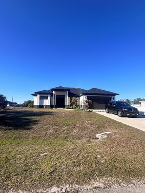 Exterior - Spacious 4-bedroom tranquil escape Lehigh Acres Near the Forum (Lehigh Acres)