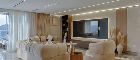 Executive Apartment, 4 Bedrooms, Air conditioning, River View | Living area