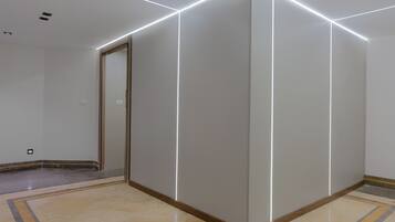 Executive Apartment, 4 Bedrooms, Air conditioning, River View | Interior