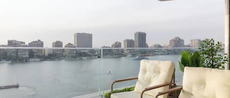 Executive Apartment, 4 Bedrooms, Air conditioning, River View | Property grounds