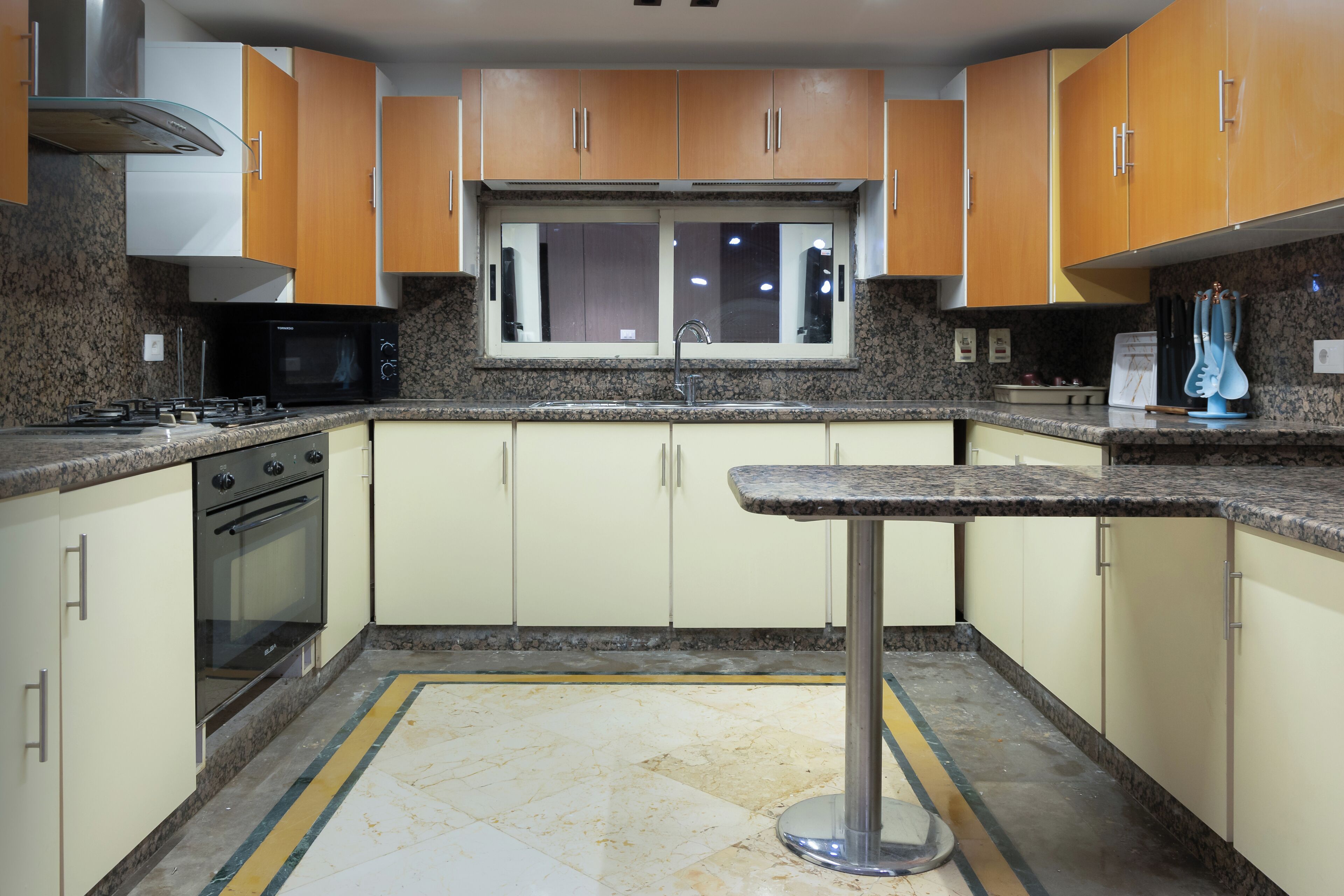 Executive Apartment, 4 Bedrooms, Air conditioning, River View | Private kitchen